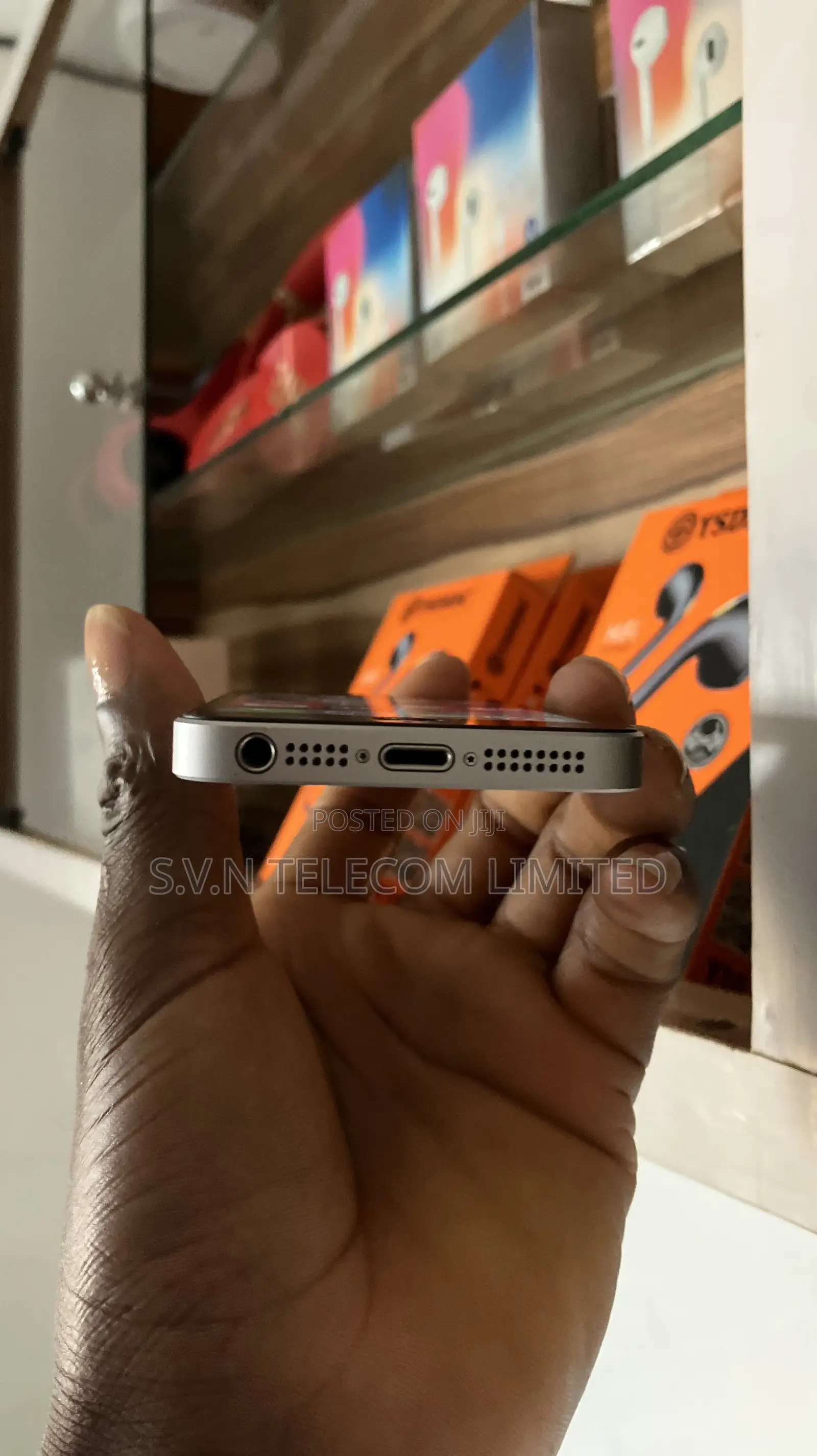 Apple iPhone SE 32 GB Black