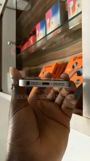 Apple iPhone SE 32 GB Black