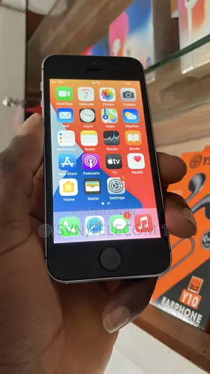 Apple iPhone SE 32 GB Black