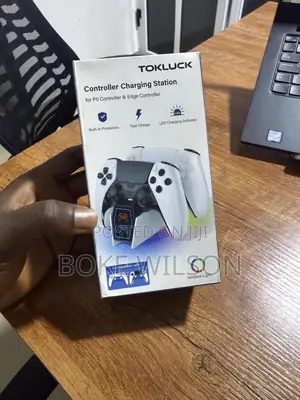 (PS5) Controller Charging Station