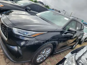 Toyota Highlander Limited 2021 Black
