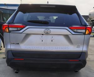 Toyota RAV4 LE AWD 2019 Silver