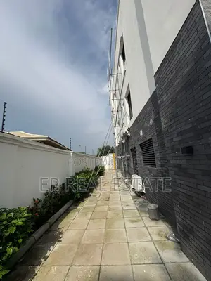6bdrm Apartment in Gwarinpa for rent