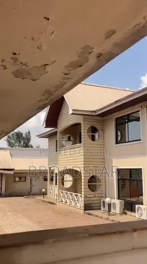5bdrm Duplex in Maitama for sale