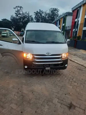 Toyota HiAce 2018 White