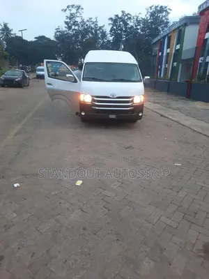 Toyota HiAce 2018 White