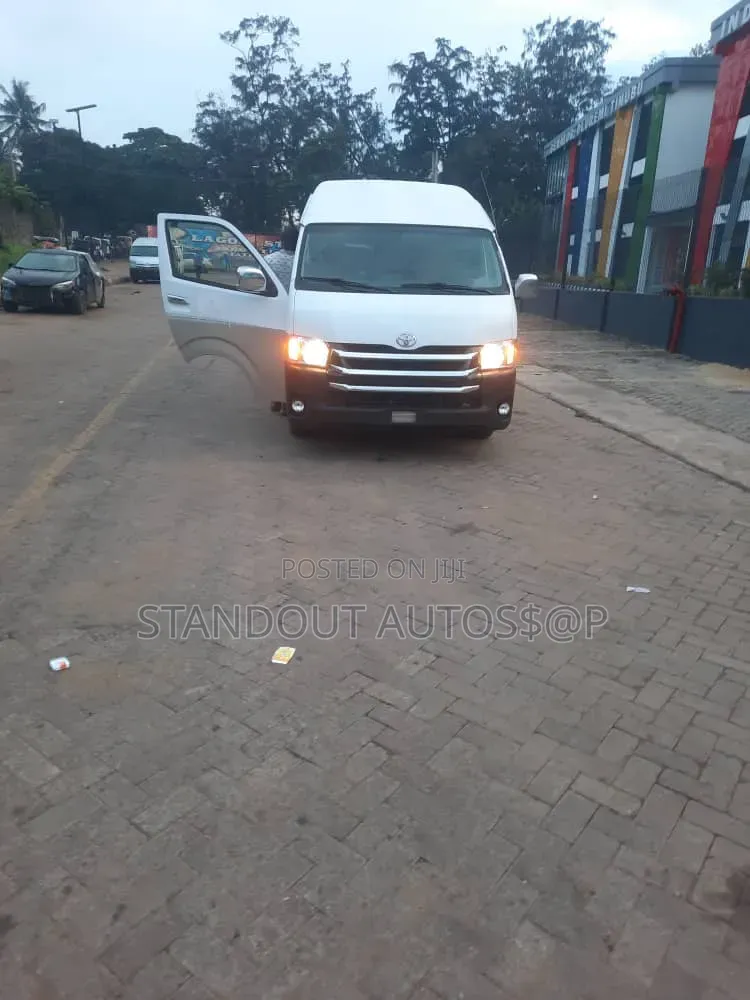 Toyota HiAce 2018 White