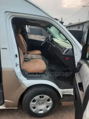 Toyota HiAce 2018 White