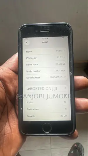 Apple iPhone SE 128 GB Black