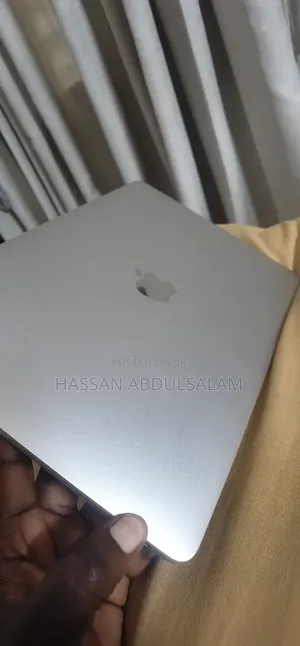 Laptop Apple MacBook Pro 2020 16GB Intel Core i7 SSD 256GB