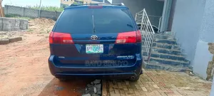Toyota Sienna 2004 Blue