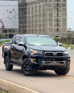 Toyota Hilux 2024 Gray
