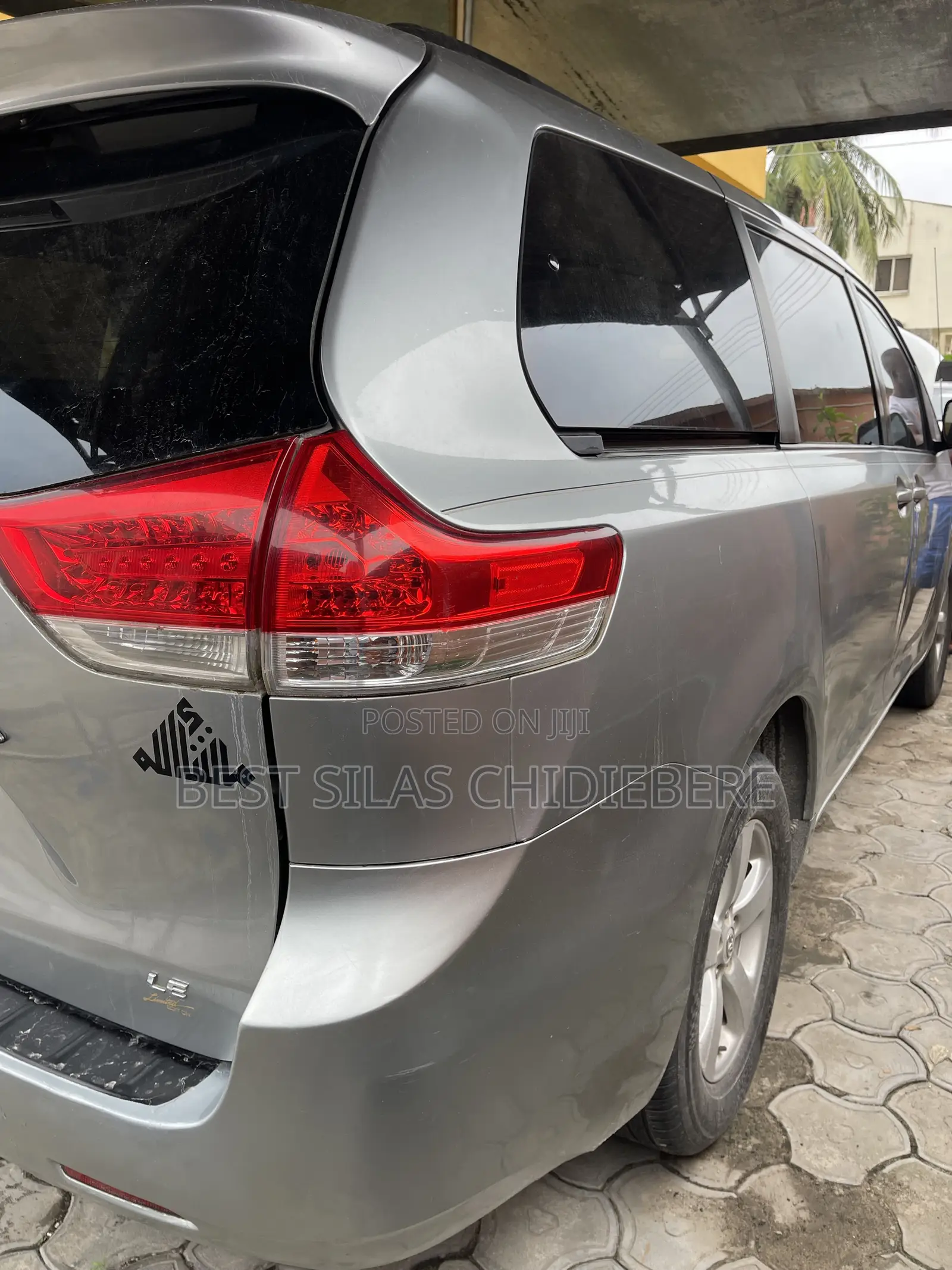 Toyota Sienna 2011 Silver