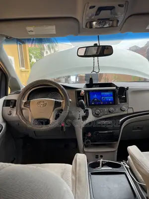 Toyota Sienna 2011 Silver