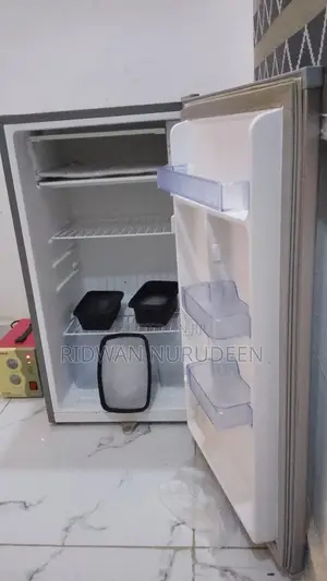 Fairly Used 95L Table Top SKYRUN Fridge