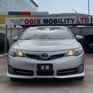 Toyota Camry SE 4dr Sedan (2.5L 4cyl 6A) 2013 Silver