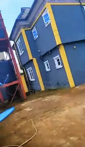 18bdrm Block of Flats in Benin City for sale