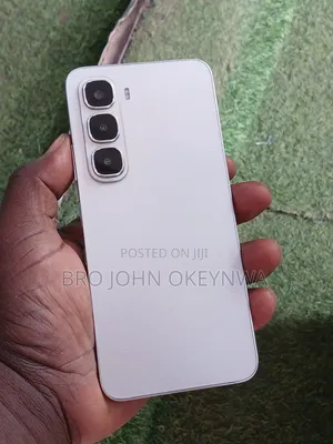Infinix Hot 60i 128 GB Silver