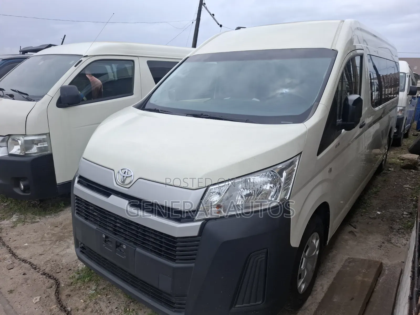 Toyota HiAce 2022 White