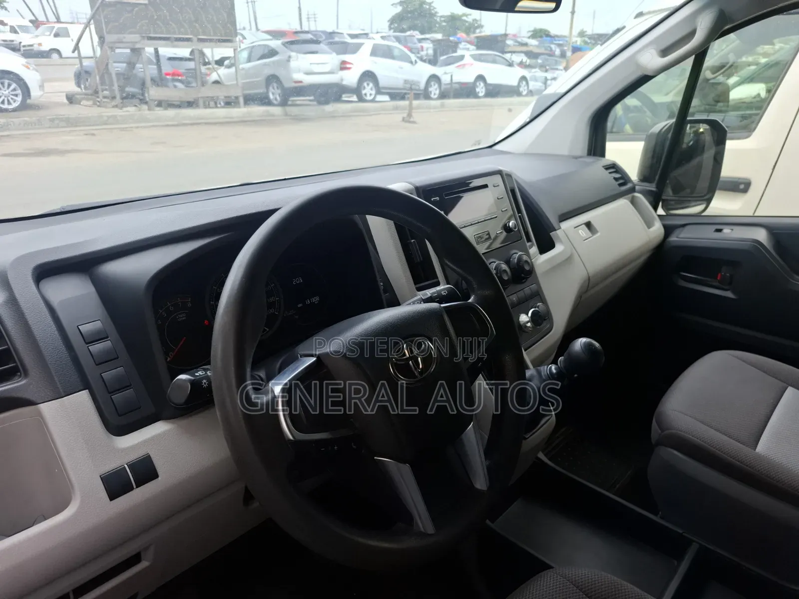 Toyota HiAce 2022 White