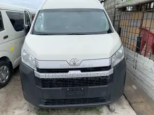 Toyota HiAce 2022 White