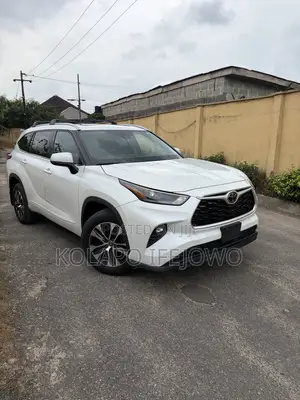 Toyota Highlander XLE 2022 White