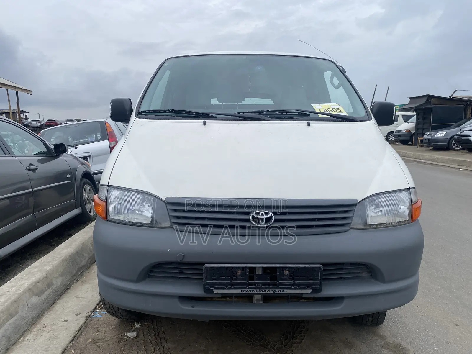 Toyota HiAce 2000 White