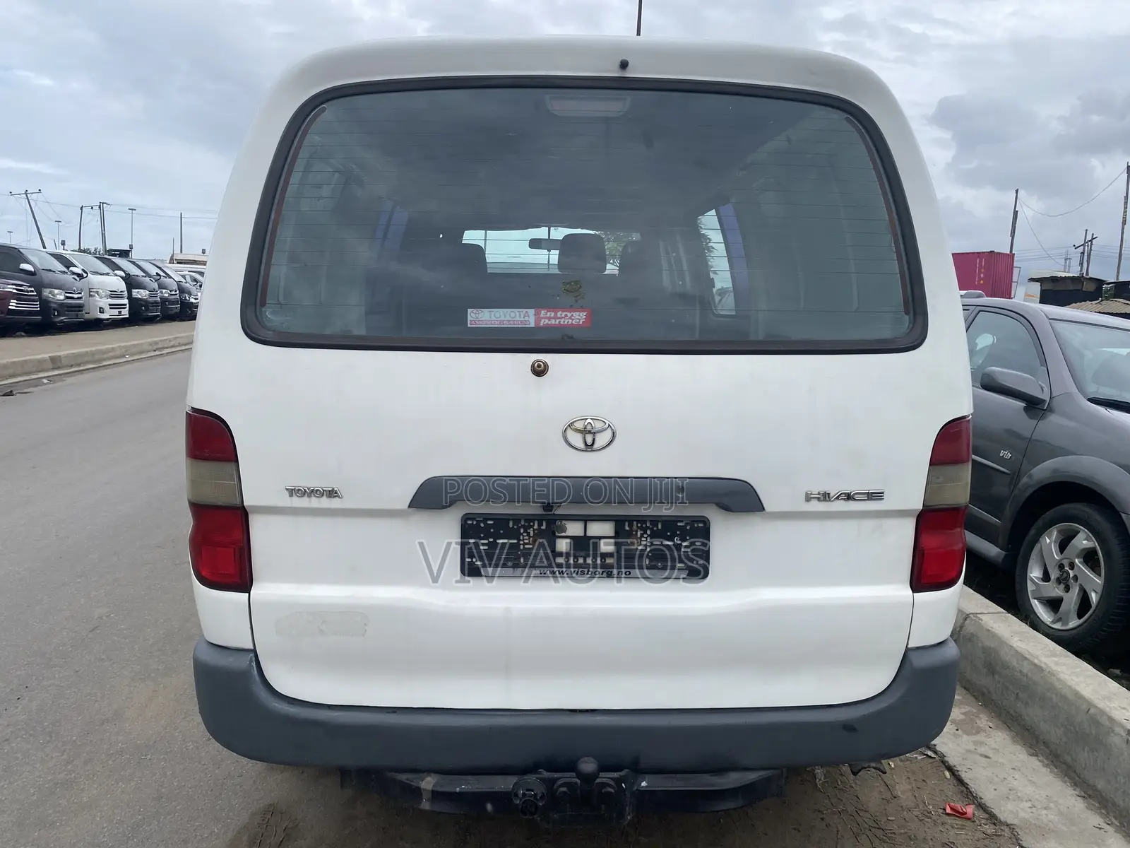 Toyota HiAce 2000 White