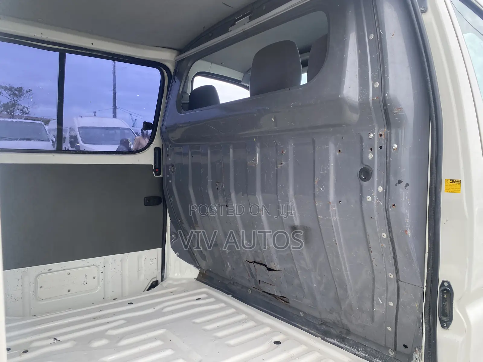 Toyota HiAce 2000 White