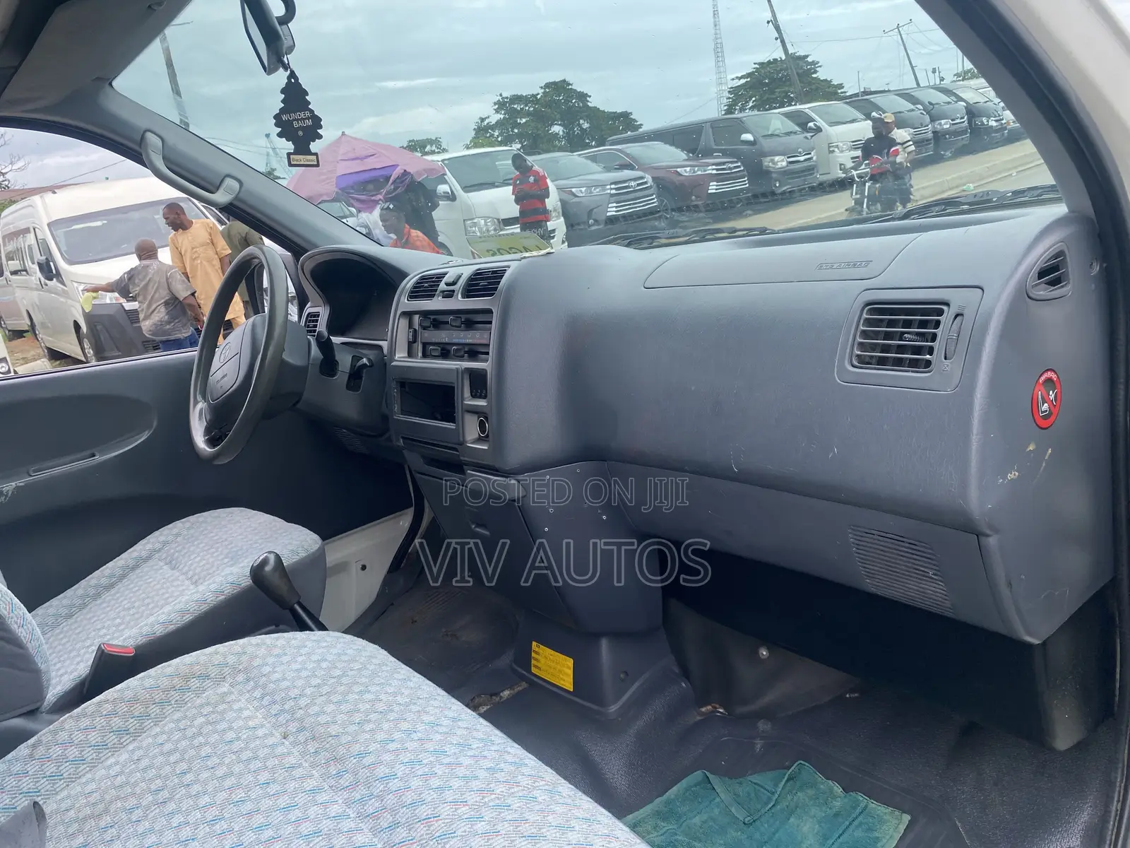 Toyota HiAce 2000 White