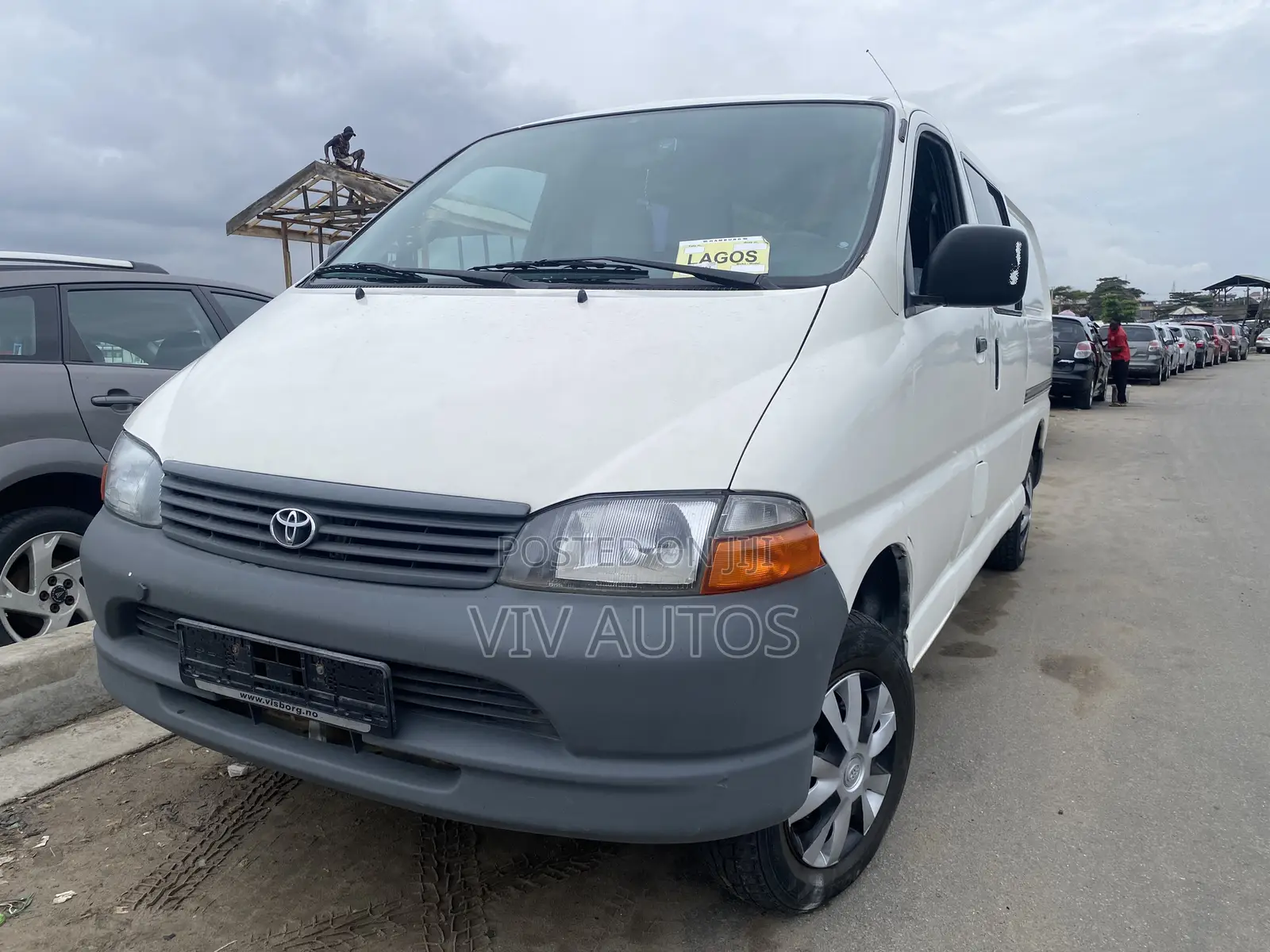 Toyota HiAce 2000 White