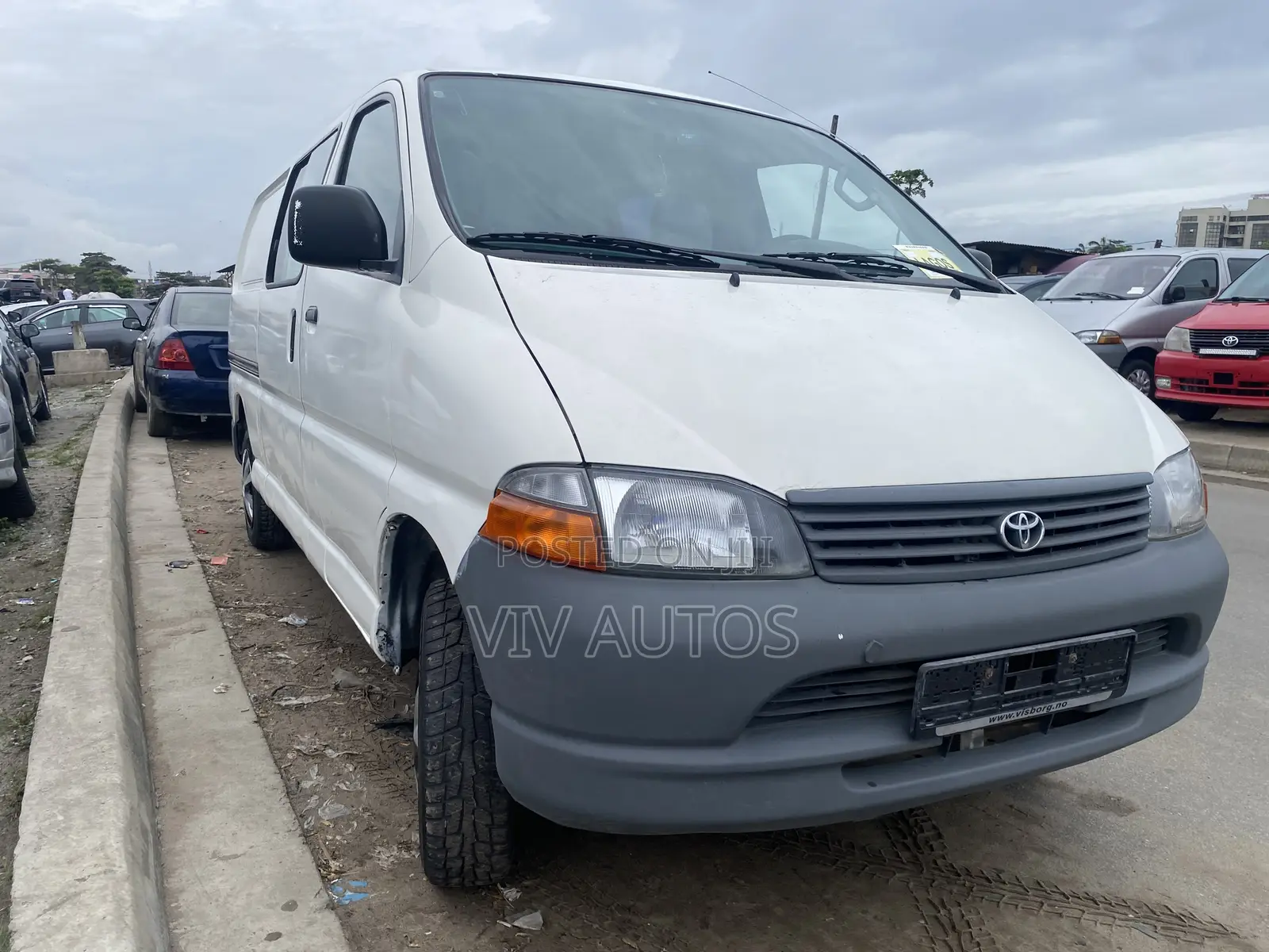 Toyota HiAce 2000 White