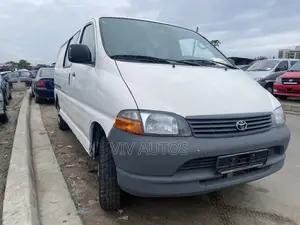 Toyota HiAce 2000 White