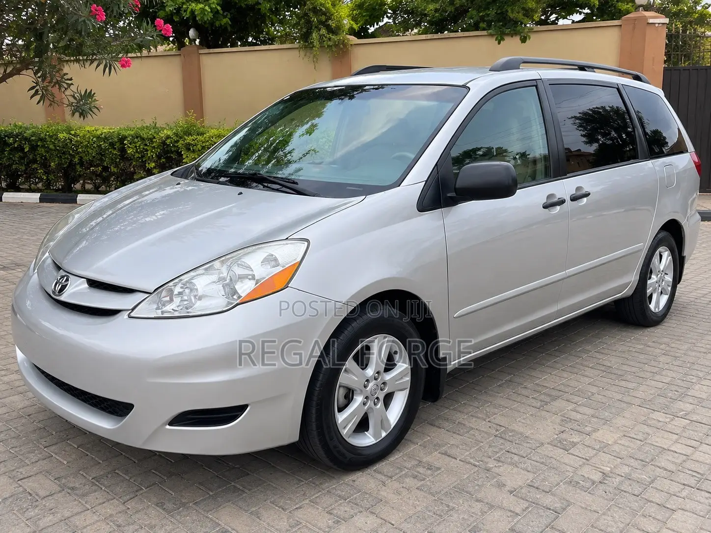 Toyota Sienna 2009 Silver