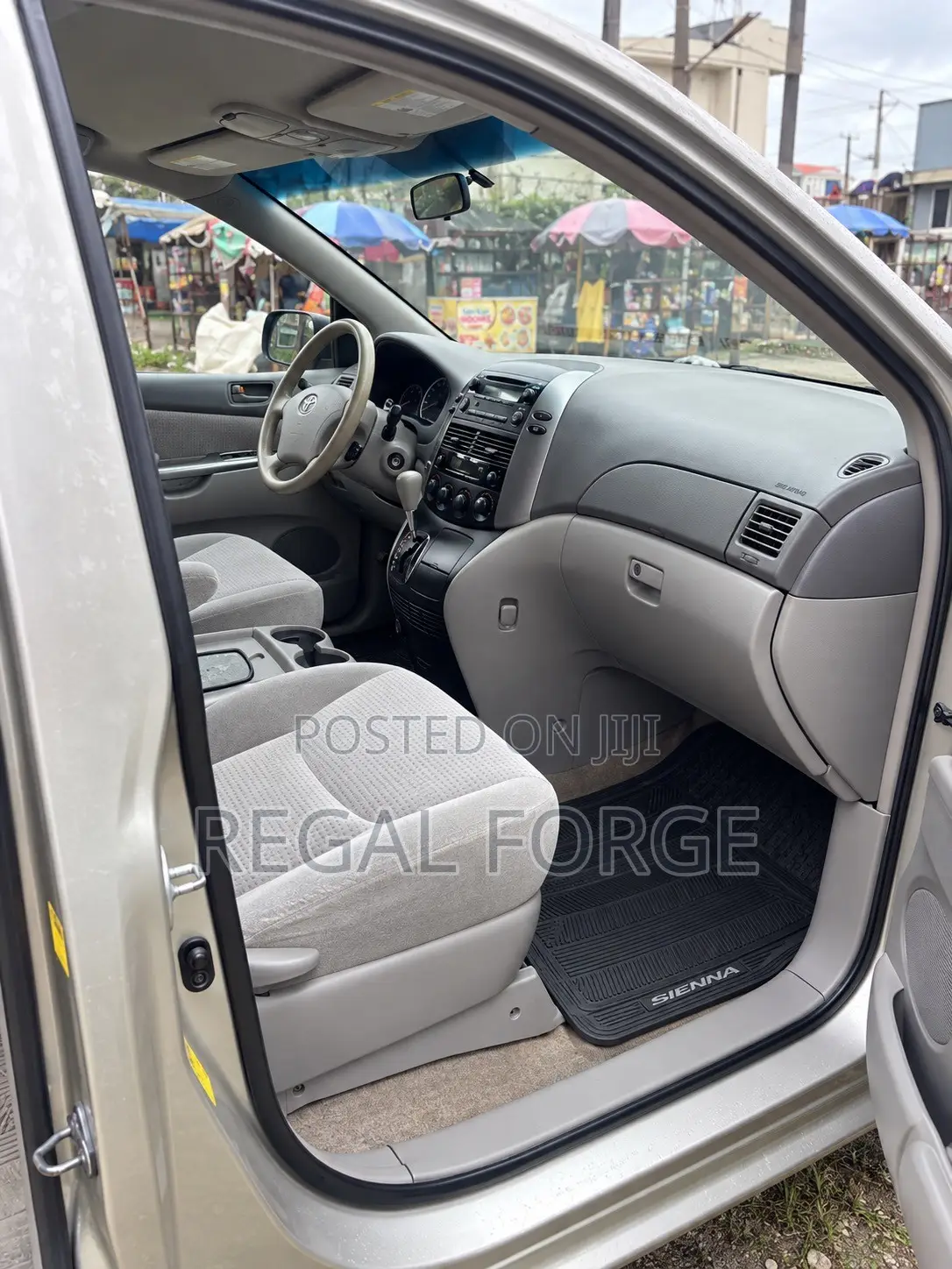 Toyota Sienna 2009 Silver