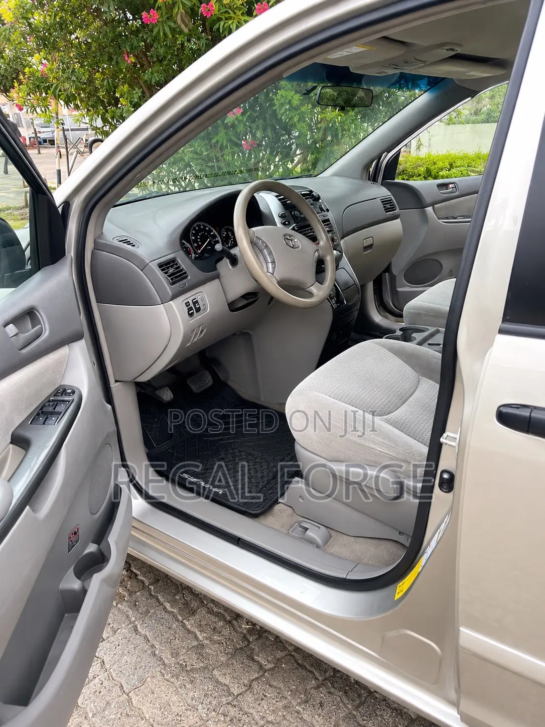 Toyota Sienna 2009 Silver