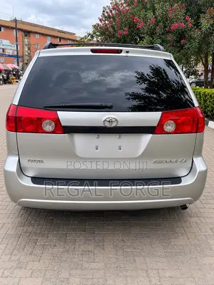 Toyota Sienna 2009 Silver