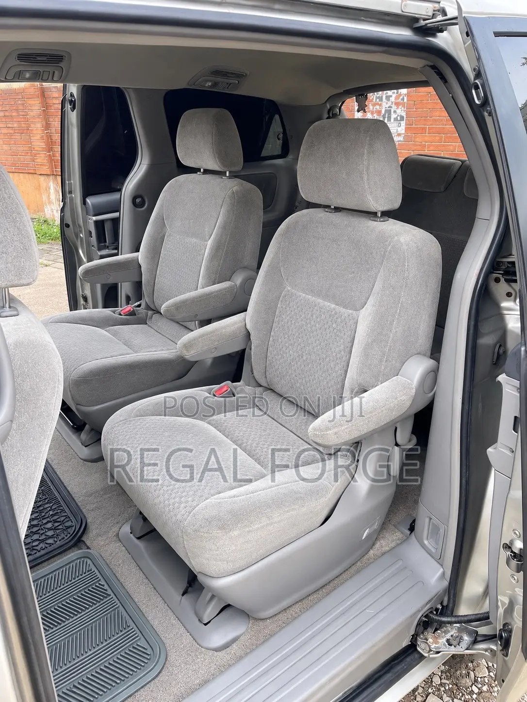 Toyota Sienna 2009 Silver