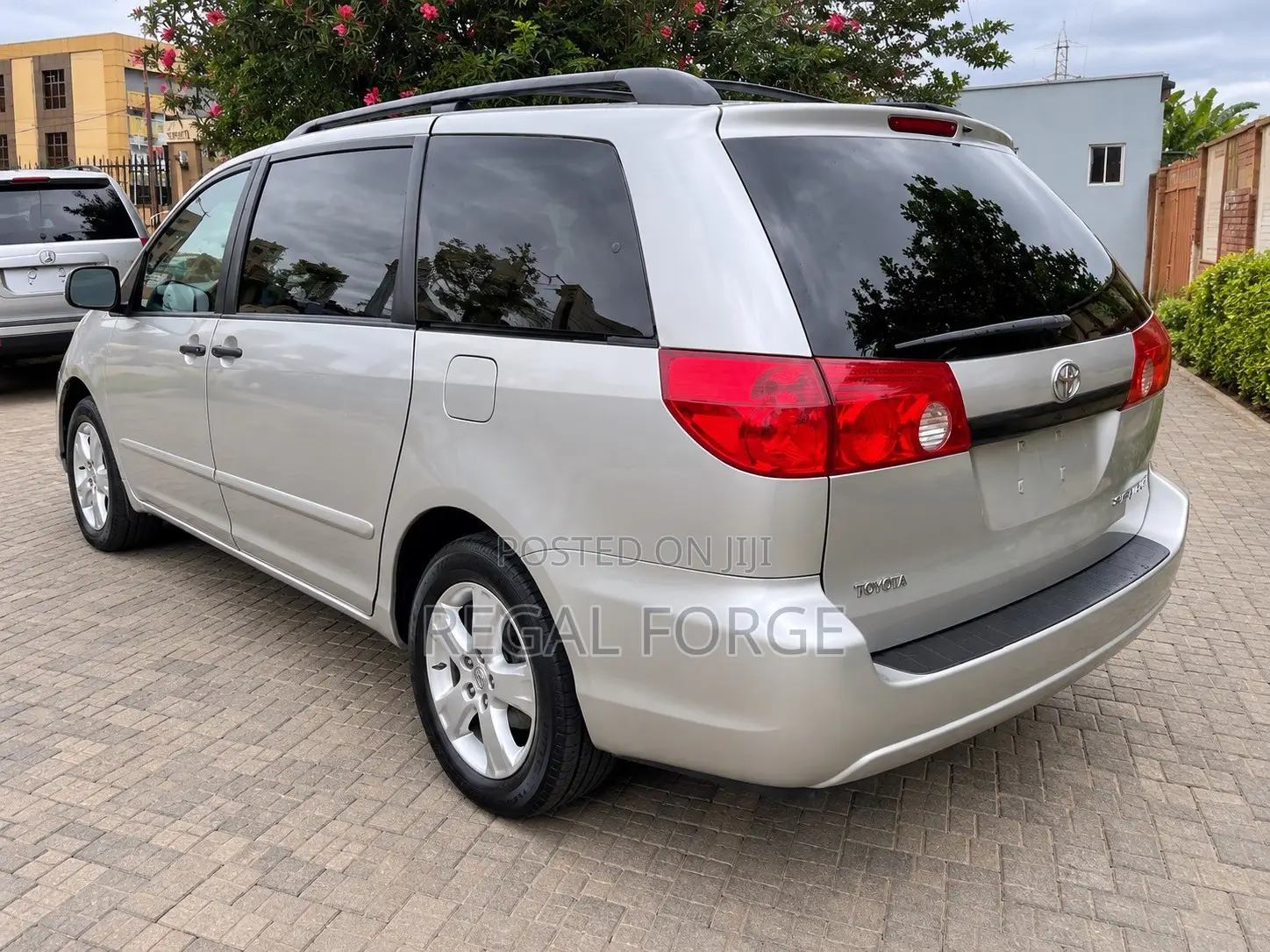 Toyota Sienna 2009 Silver