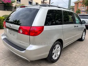 Toyota Sienna 2009 Silver