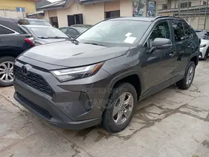 Toyota RAV4 XLE 2022 Gray