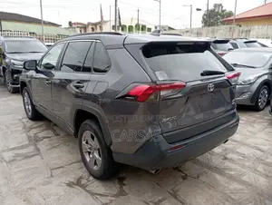 Toyota RAV4 XLE 2022 Gray