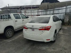 Toyota Corolla XSE 4dr Sedan (1.8L 4cyl CVT) 2017 White