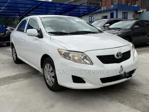 Toyota Corolla LE 4dr Sedan (1.8L 4cyl 4A) 2010 White