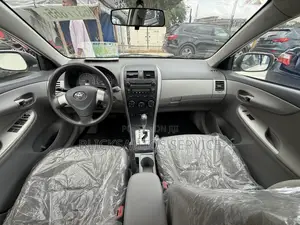 Toyota Corolla LE 4dr Sedan (1.8L 4cyl 4A) 2010 White