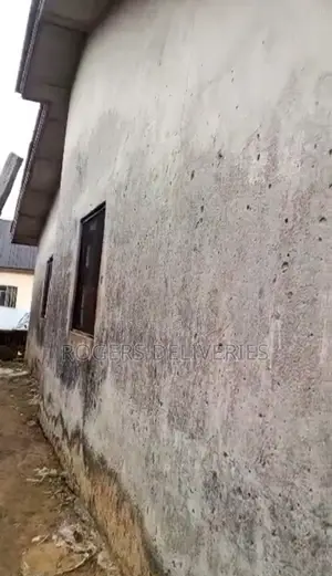 6bdrm Block of Flats in Warri for sale