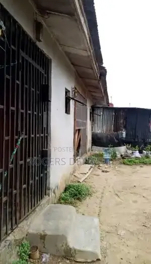 6bdrm Block of Flats in Warri for sale