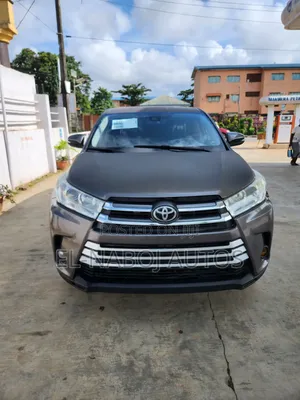 Toyota Highlander LE 2019 Gray