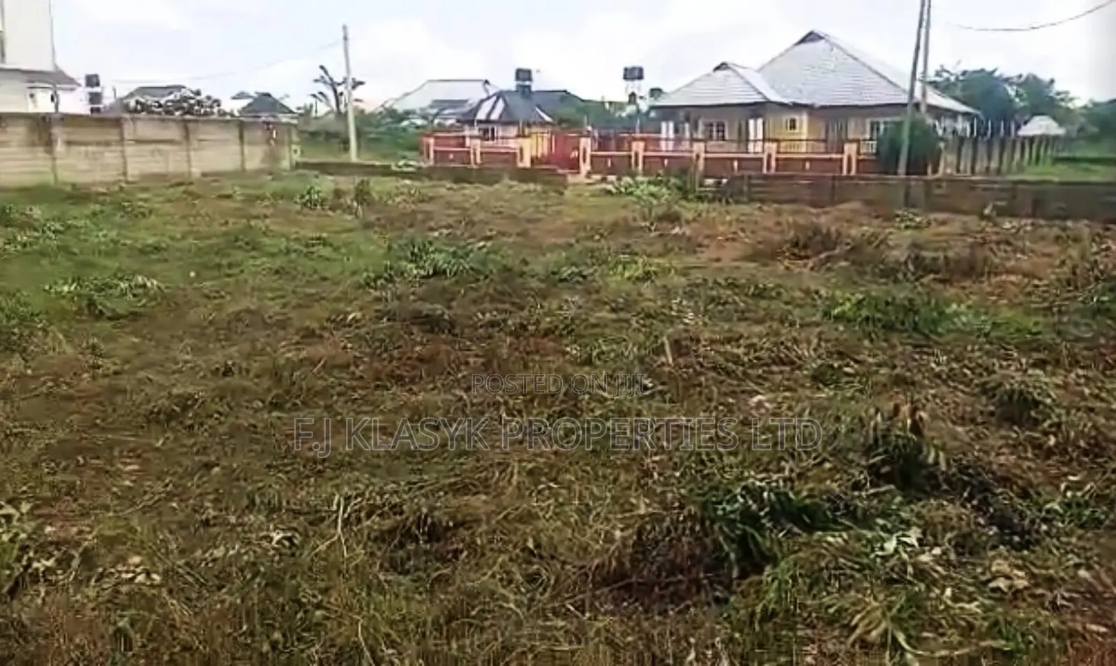 School Building for Urgent Sales