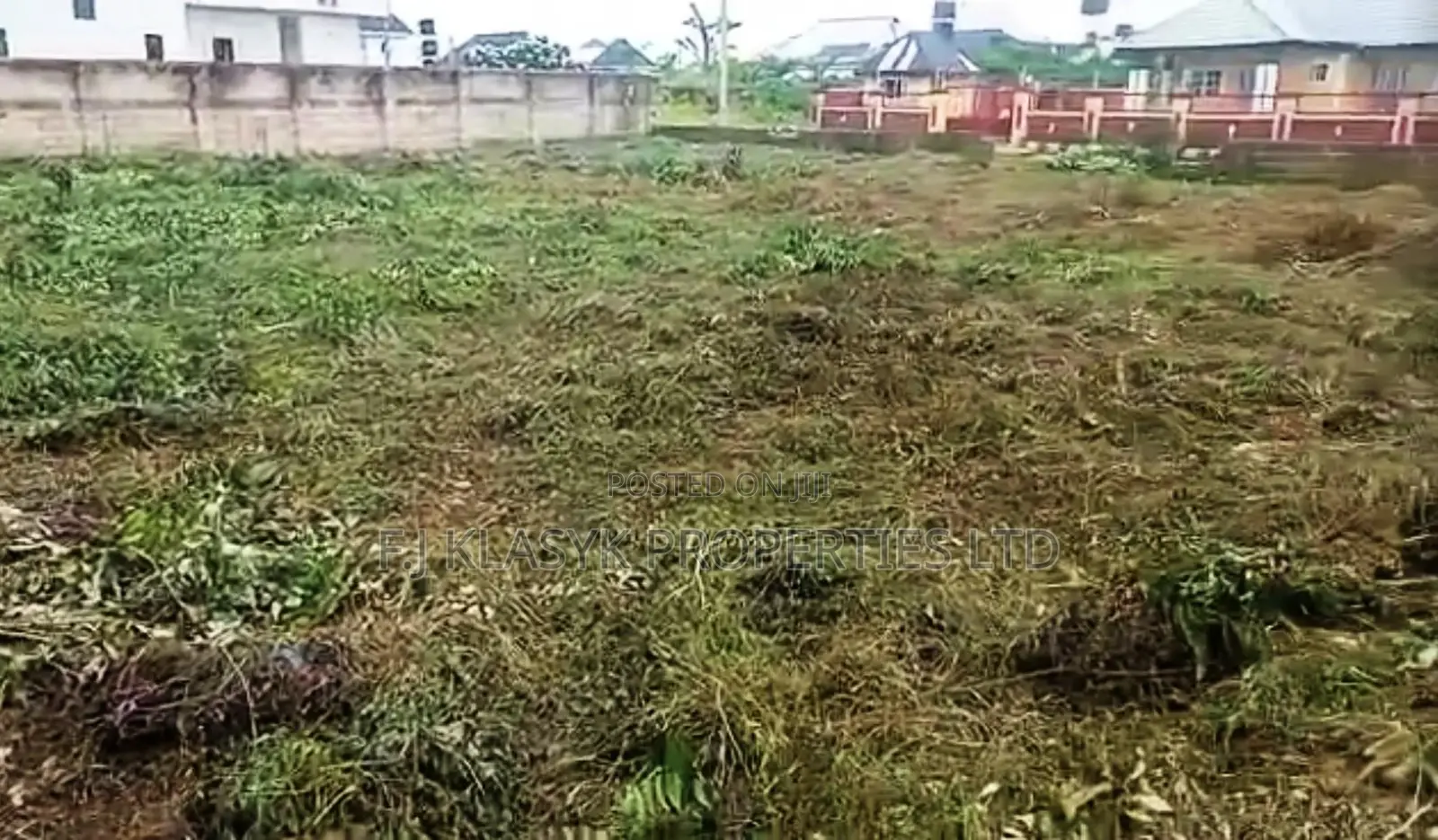 School Building for Urgent Sales
